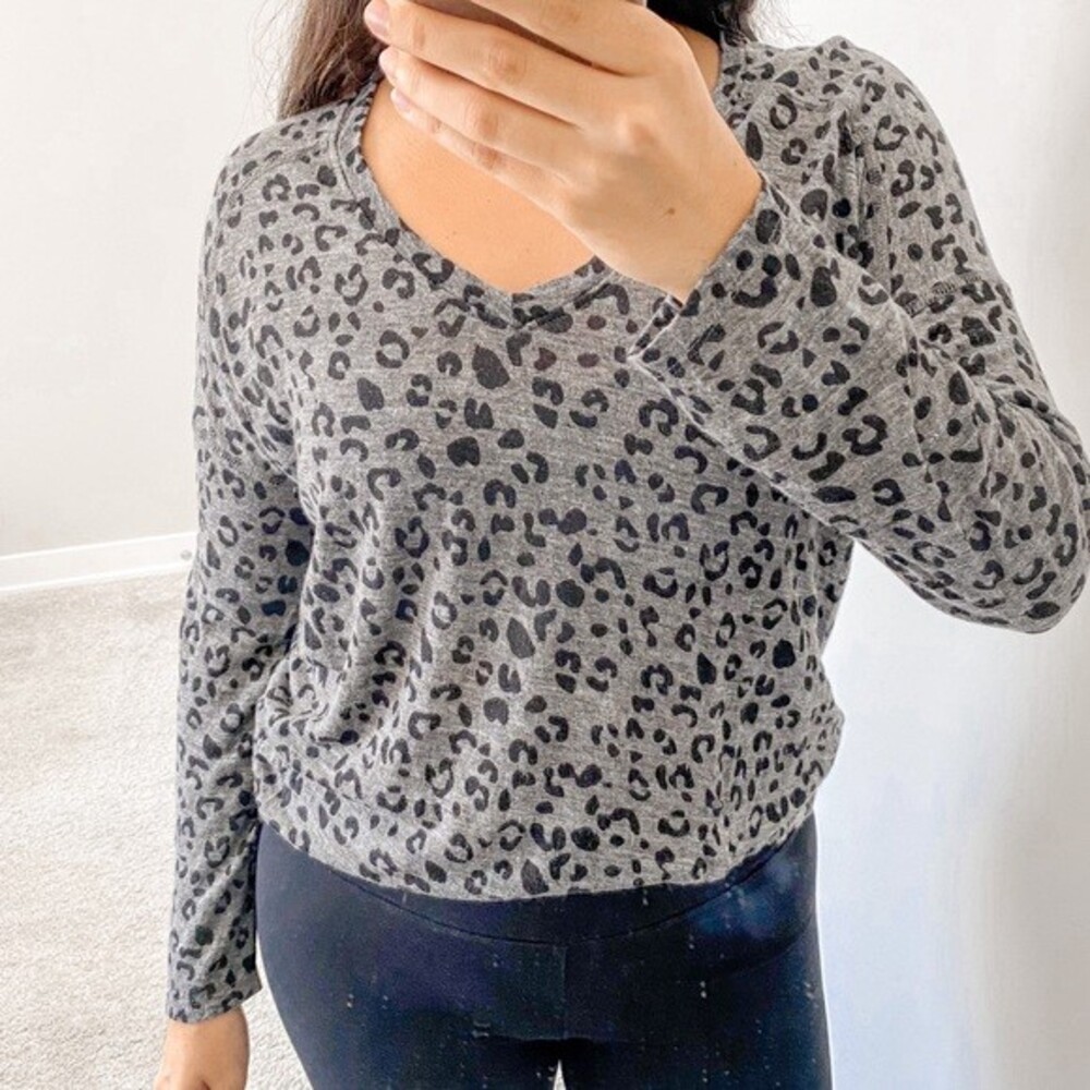 Rails Leopard Print Top Charcoal Gray Black Sami Animal V Neck Long Sleeve Knit